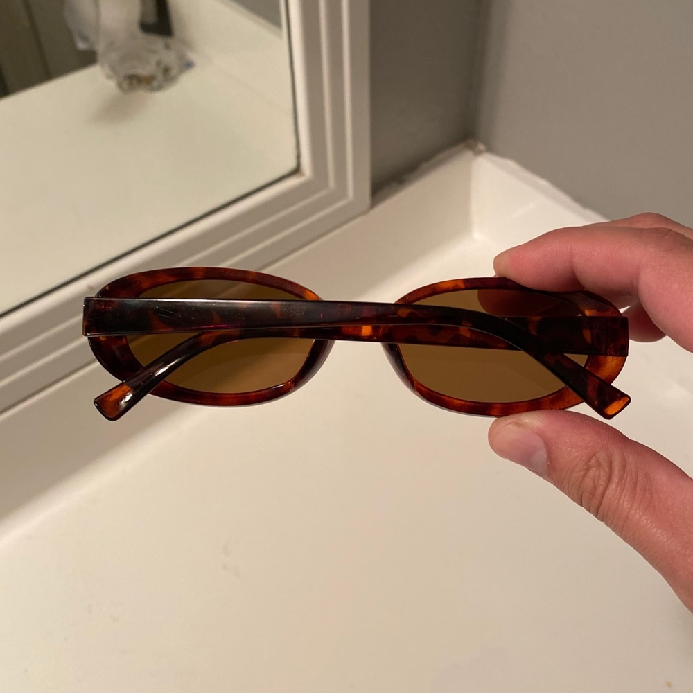Cheetah Oval Sunglasses - Picture 4 of 6
